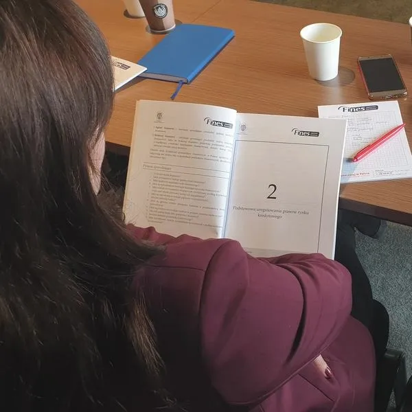 Jak brokerzy zarabiają na rynkach finansowych? Odkryj tajniki ich pracy!