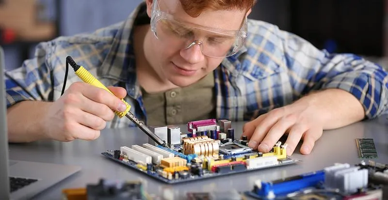 Codzienność w pracy elektronika